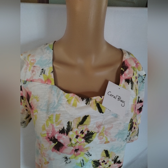 Coral Bay Floral Blouse Size M 100% Cotton Tropical Print Short Sleeve Top - Picture 3 of 6